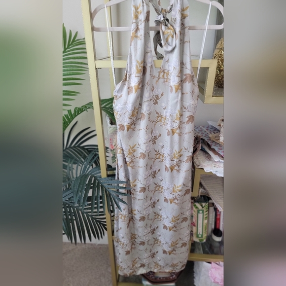 NWT Red Dress Boutique Light Sage Floral Halter Midi Dress - Women's Size Large - Picture 5 of 7